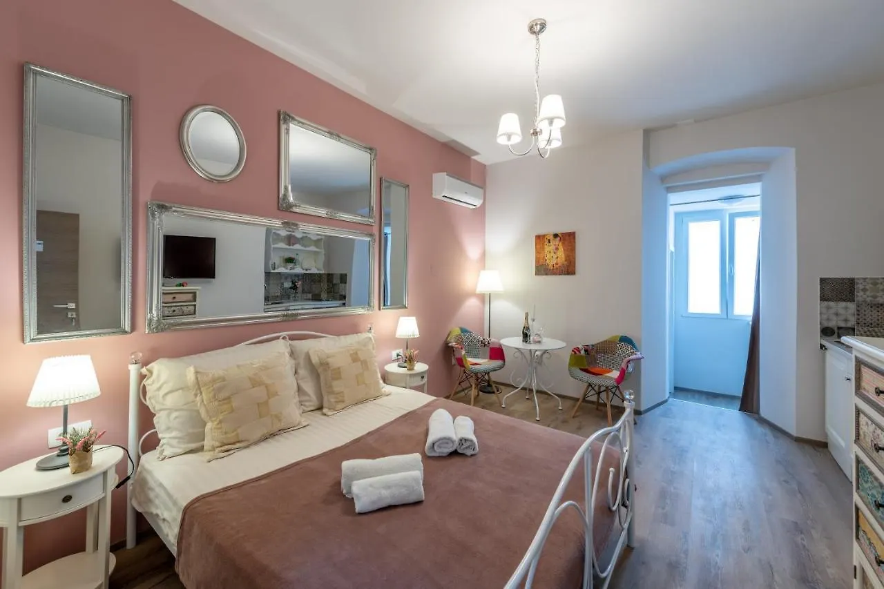 Old City Romantic Studios 4 With Free Private Parking Πούλα Διαμέρισμα