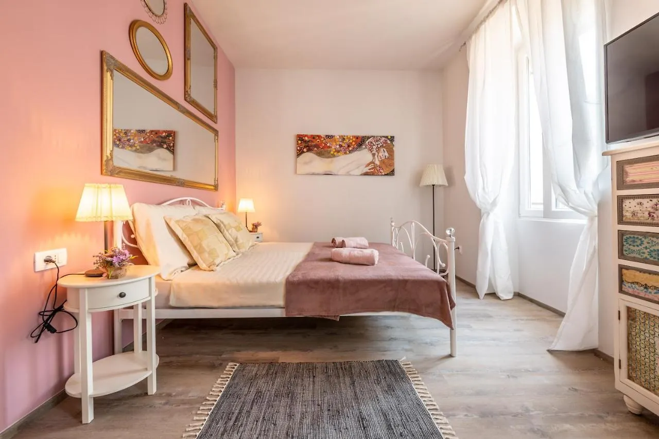 Old City Romantic Studios 4 With Free Private Parking Πούλα