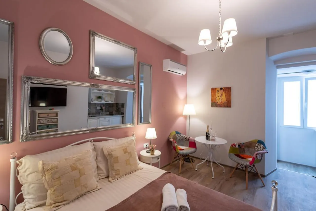 Old City Romantic Studios 4 With Free Private Parking Πούλα
